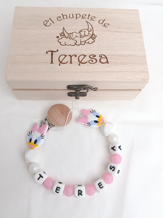 Chupetero de Silicona Personalizado con Nombre y Caja de Madera - Imagen 3
